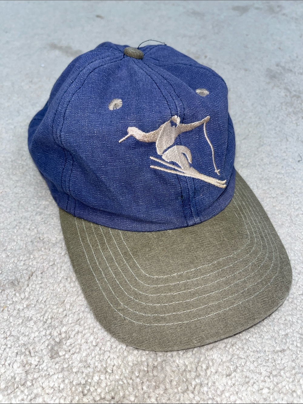 Vintage Ski Utah Graphic Adjustable Baseball Cap in Navy and Grey